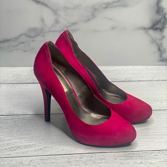 Steve Madden Suede Magenta heels - Picture 2 of 2